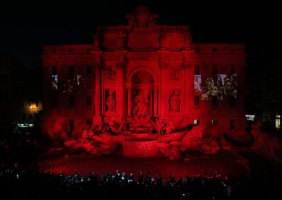 La Fontana di Trevi si tinge di rosso per i martiri cristiani 7