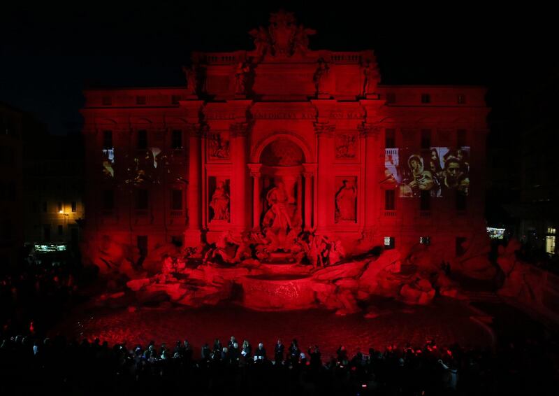 La Fontana di Trevi si tinge di rosso per i martiri cristiani 7