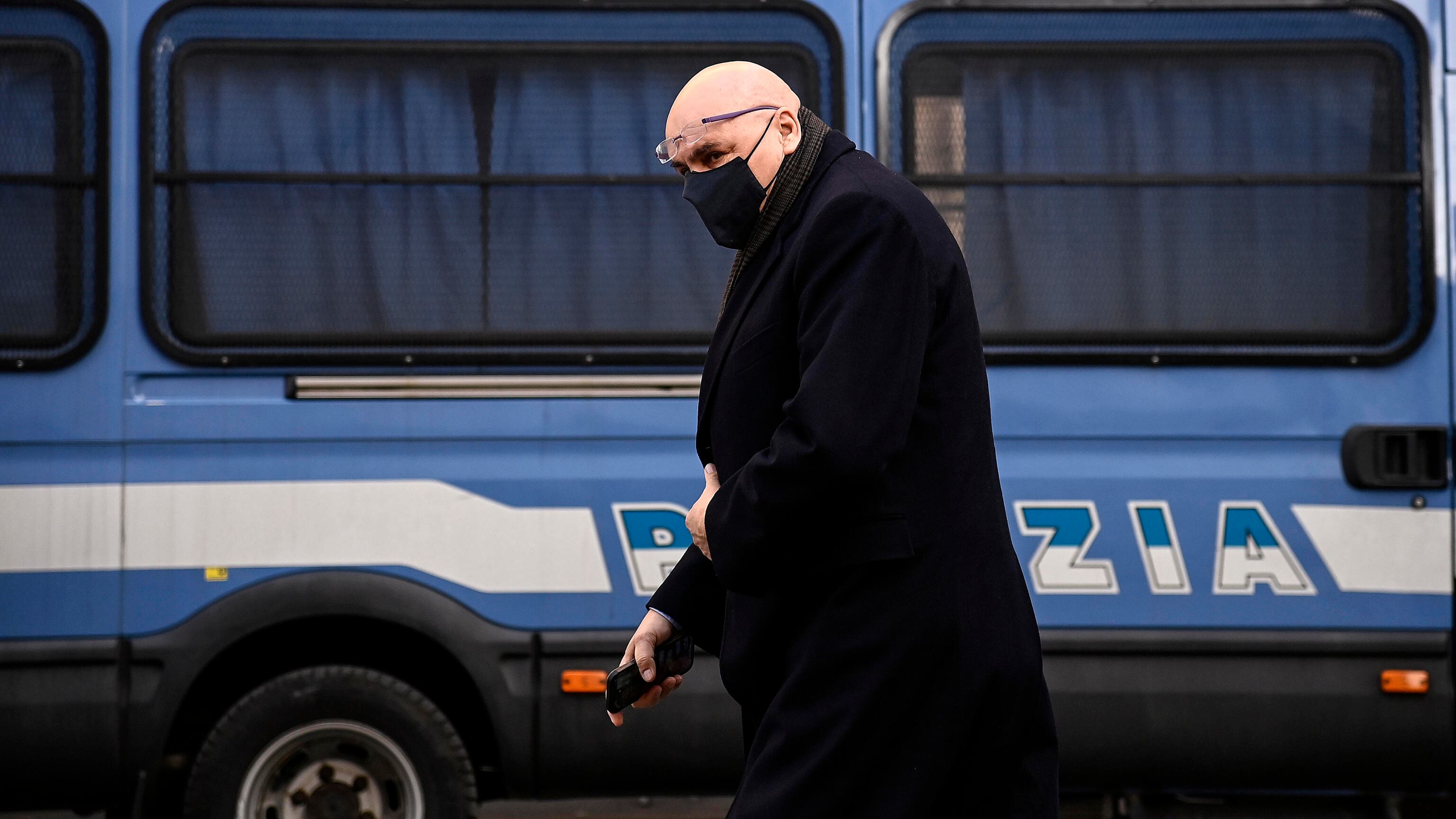 "Pago e mi date i nomi...". Adesso esplode l'ira di Crosetto
