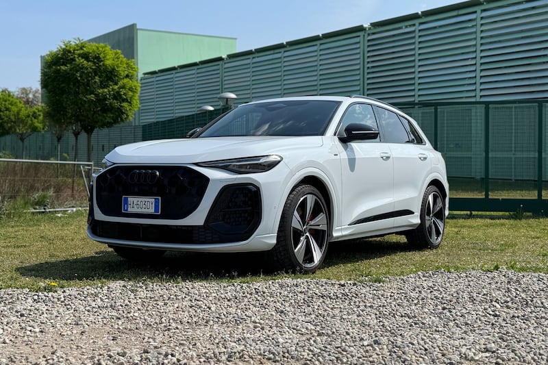 Audi Q5 e-Hybrid: il SUV premium che fa tutto bene, ma non regala nulla