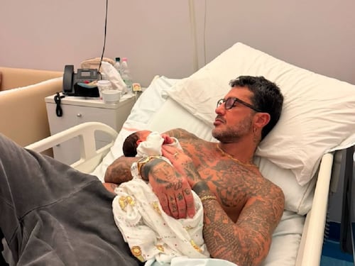 "Non c'è cosa peggiore di vederlo stare male". Le rivelazioni di Corona sul ricovero del figlio