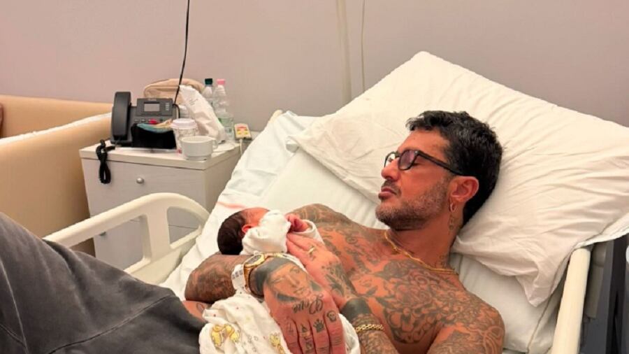 "Non c'è cosa peggiore di vederlo stare male". Le rivelazioni di Corona sul ricovero del figlio