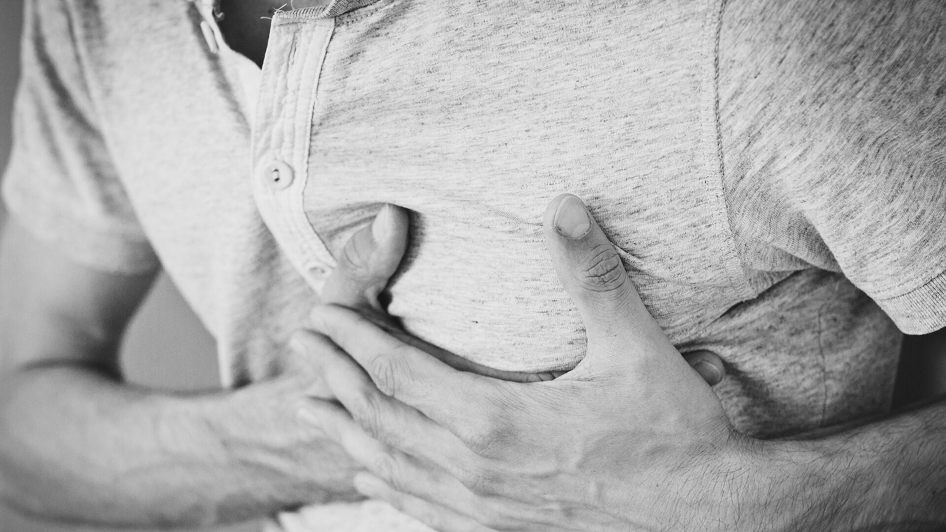 Che cos'è la pericardite, i sintomi e la diagnosi: come riconoscerla