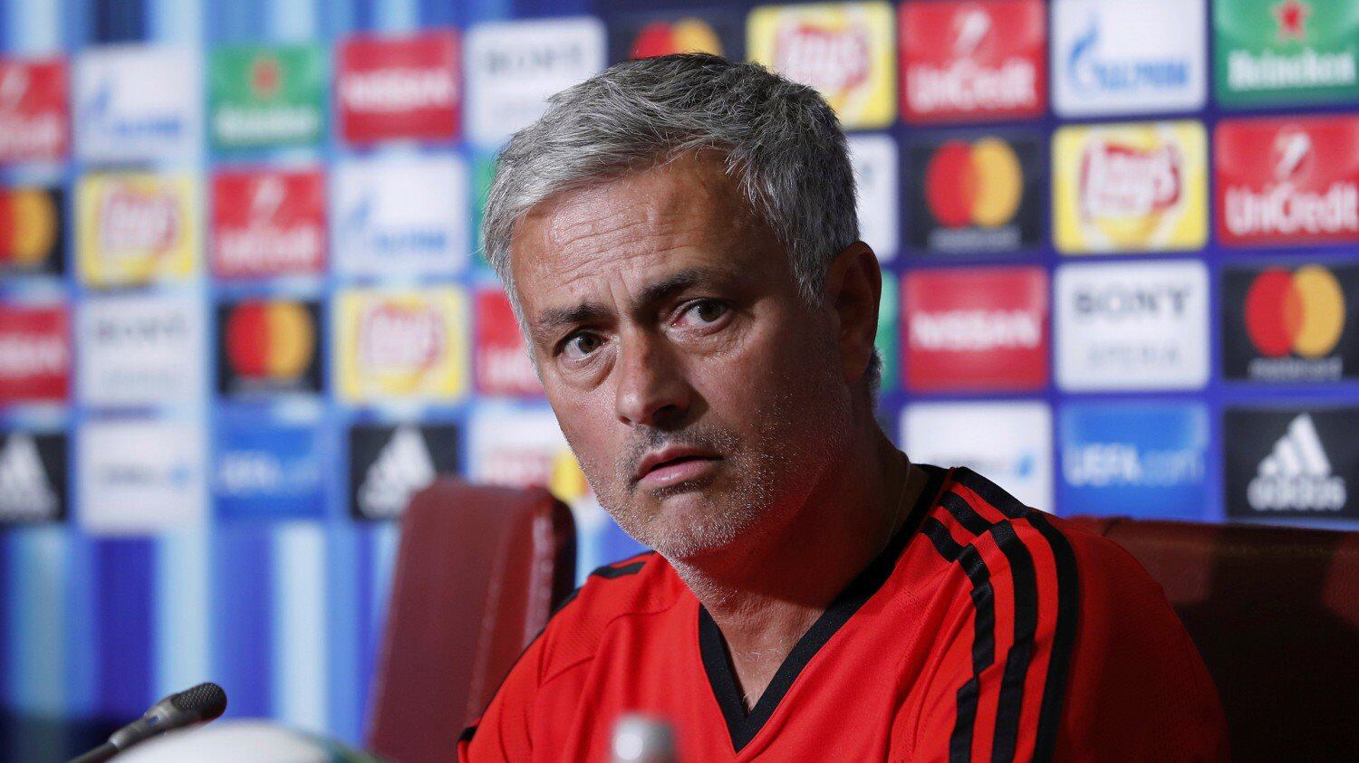 Mourinho, bordata a De Boer: "Peggior allenatore della Premier League"