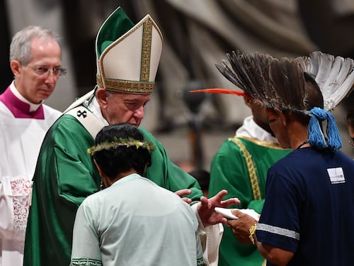 Vaticano, inizia il Sinodo che può spaccare la Chiesa