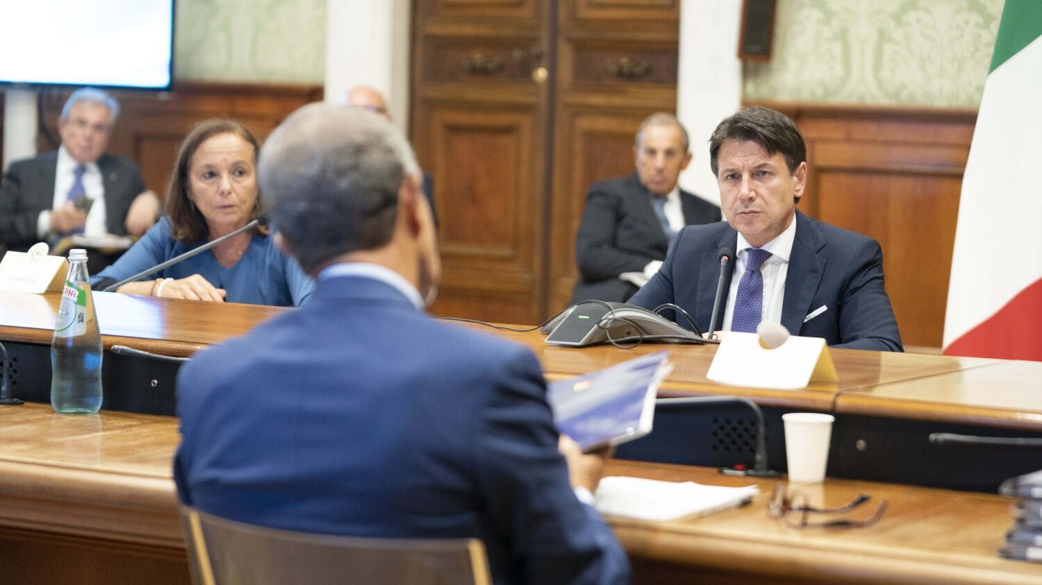 Palazzo Chigi travolto dall'ondata di migranti: svuota solo Lampedusa