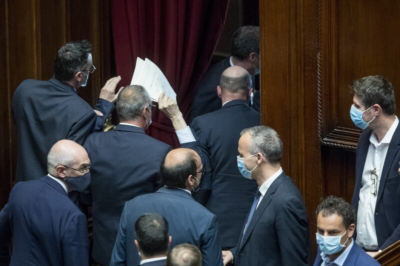 Sgarbi cacciato dalla Camera 5