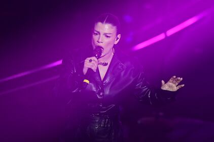 Sanremo 2024: ecco il look della finalissima del Festival di Emma 8