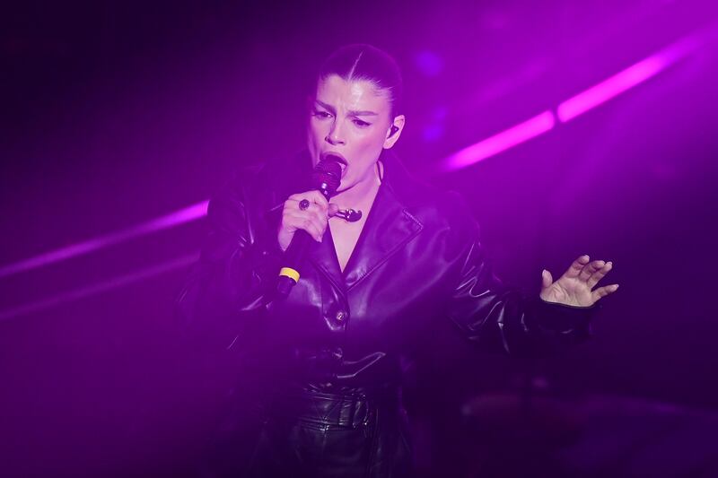 Sanremo 2024: ecco il look della finalissima del Festival di Emma 8