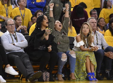Rihanna, top trasparente su Instagram 11