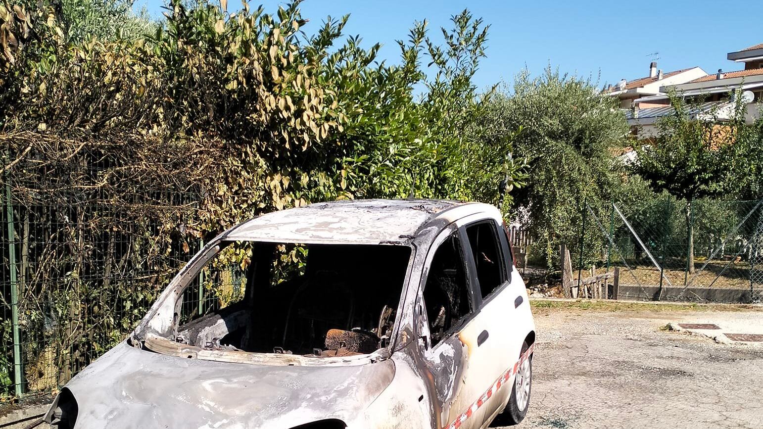 Incendiate le auto di un esponente di Forza Italia