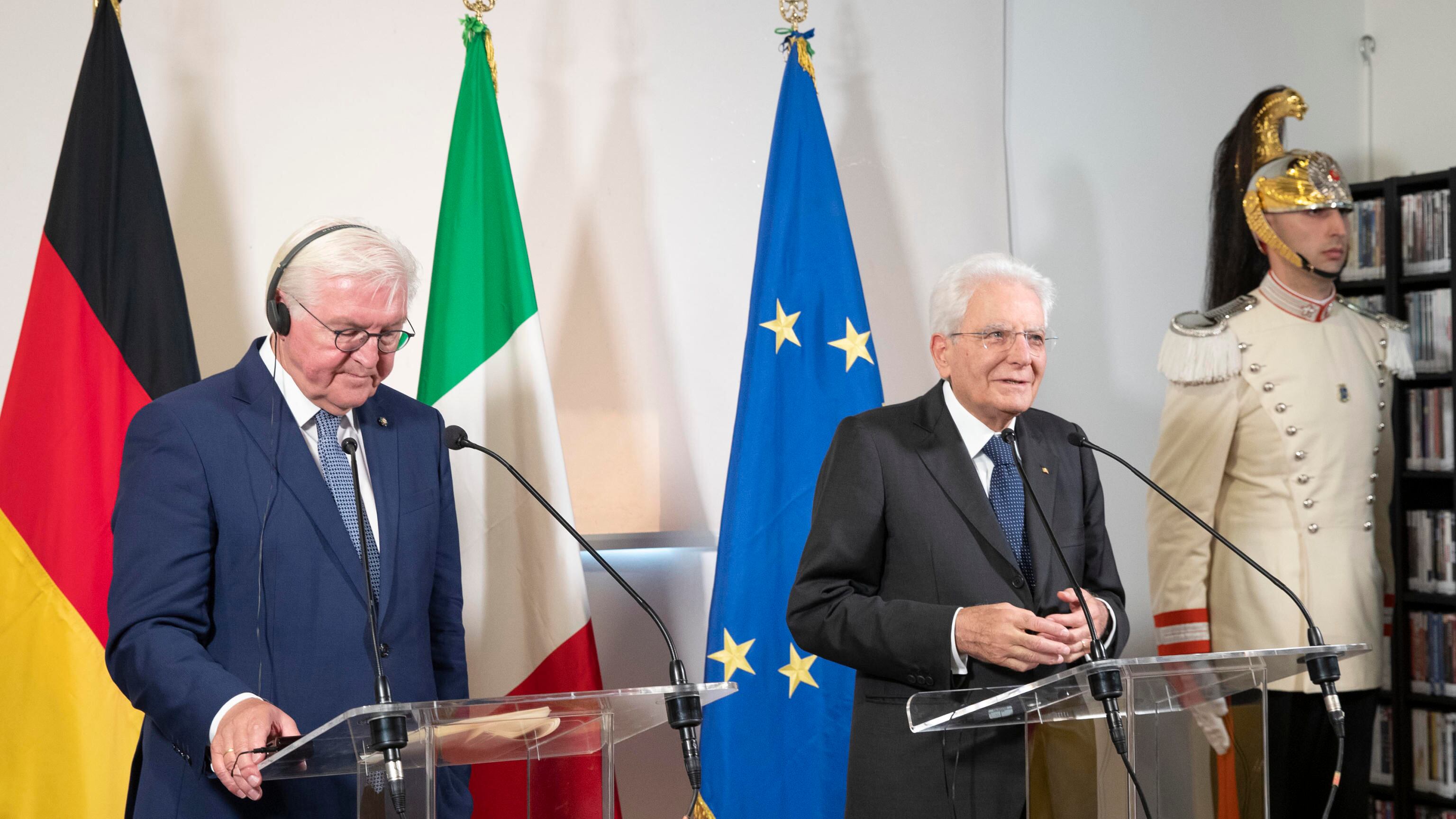 Mattarella sferza l'Europa sui migranti: "Nessuno può farcela da solo"