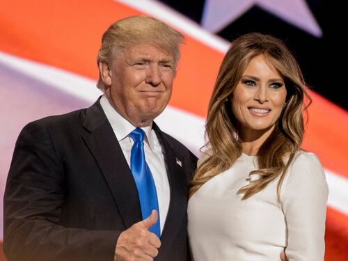 Stilista di Michelle Obama contro Melania Trump: "Non la vestirò mai"