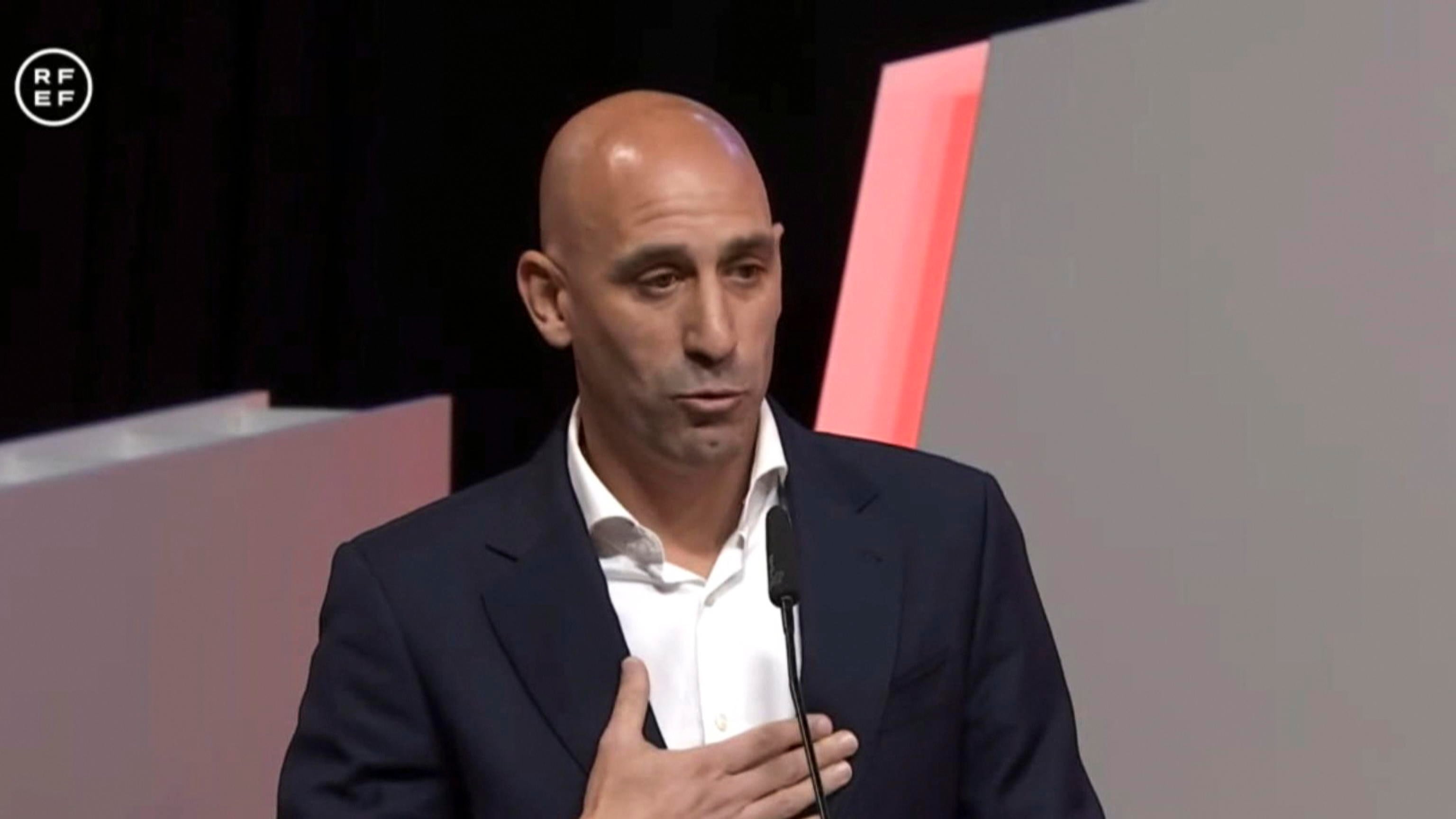 Rubiales accusato di "aggressione sessuale" dai pm spagnoli: cosa succede ora