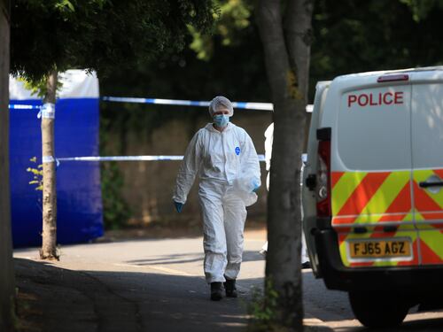 Orrore a Nottingham, tre persone accoltellate a morte: le immagini