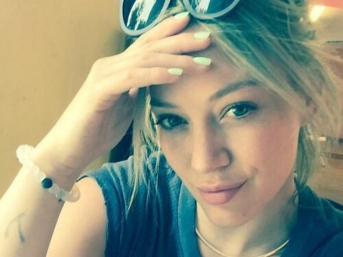 Hilary Duff su Tinder: "Cerco l'amore, ma no ai palestrati"