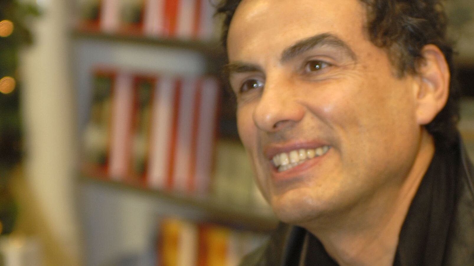 Un archeologo, un'inviata e una brioche di troppo persi nel teatro dei sogni