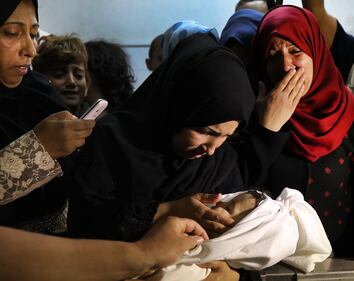 I funerali a Gaza di Leila, uccisa a otto mesi 1