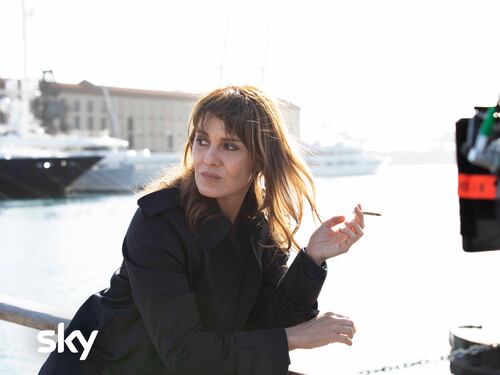 Paola Cortellesi, detective coraggiosa (ma solo per fiction)
