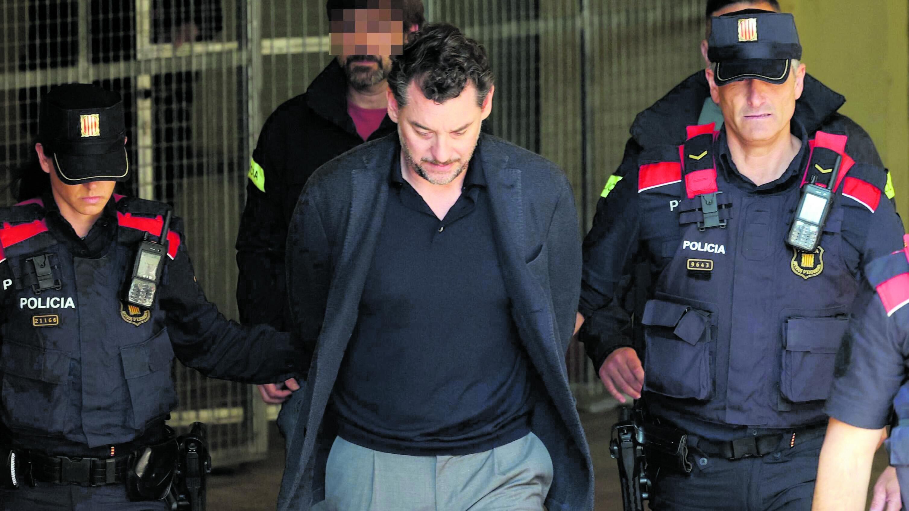 Arrestato il figlio del fondatore di Mango: "Ha ucciso il padre spingendolo in un burrone"