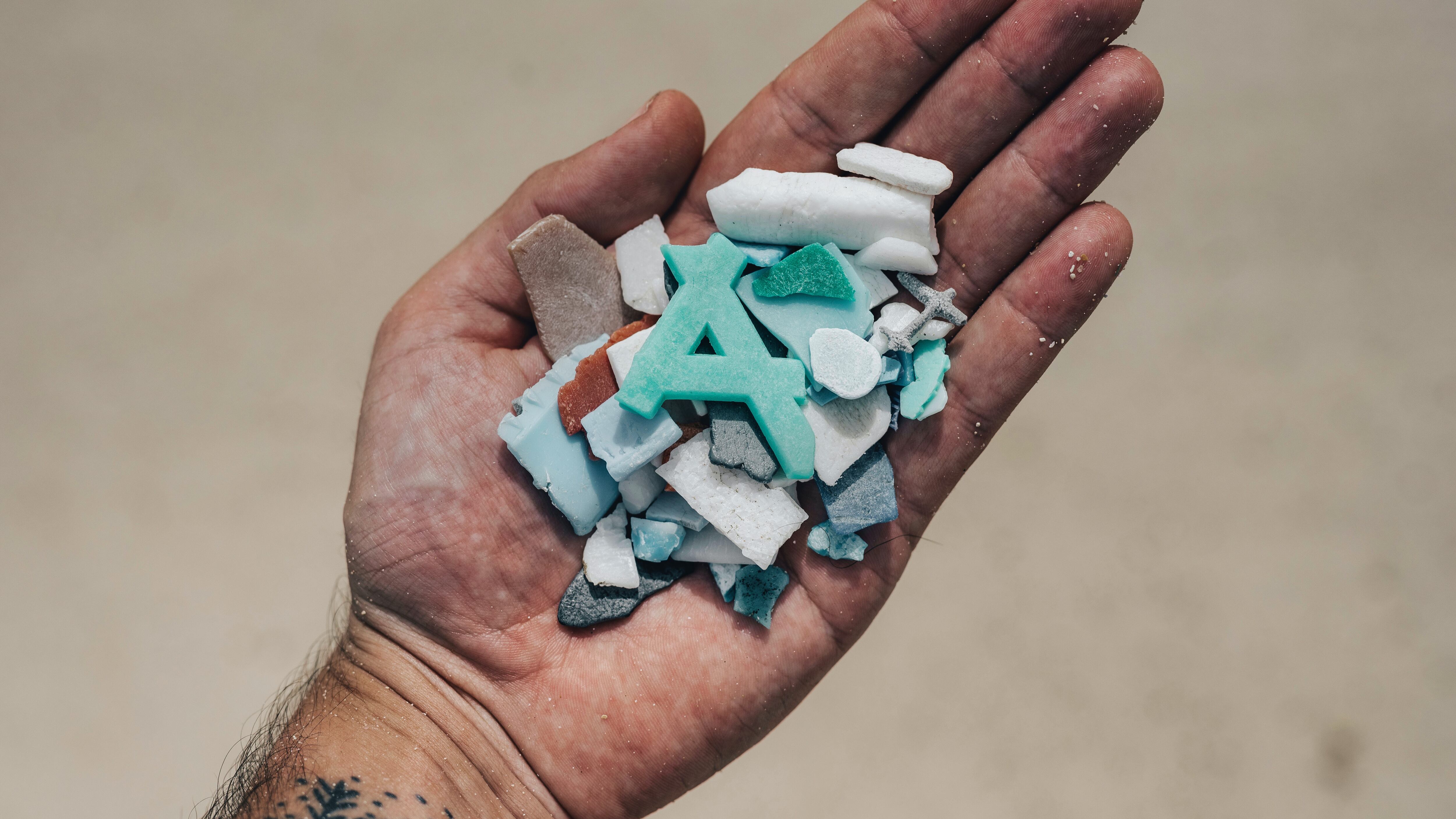 Microplastiche: cosa sono e come impattano sull'ambiente