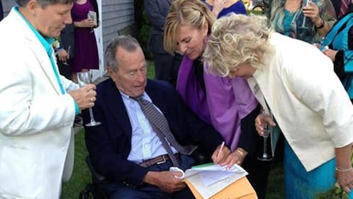 Bush padre testimone all'unione gay di due amiche nel Maine