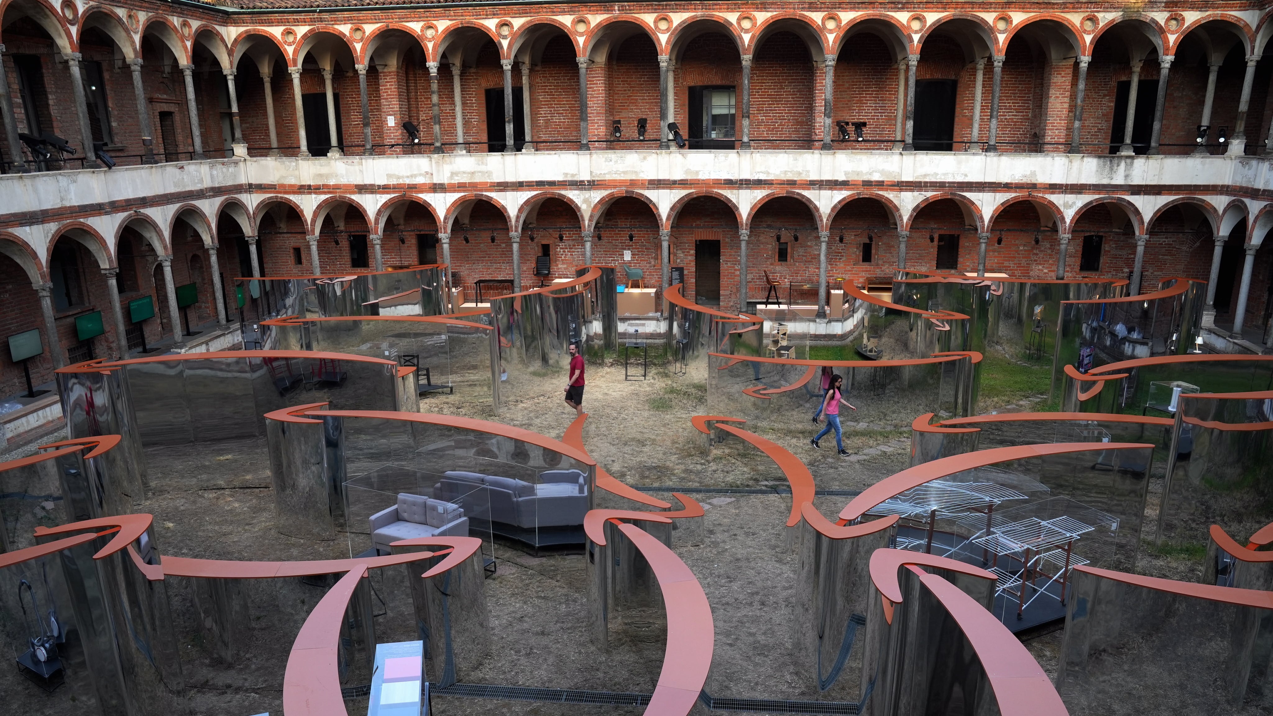 Piazze, palazzi e caserme le "perle" del Fuorisalone
