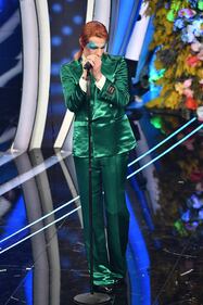 Sanremo, Achille Lauro omaggia David Bowie per cantare Mia Martini 8