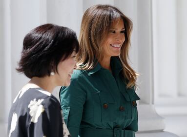 Melania Trump, fascino bianco col premier giapponese 3