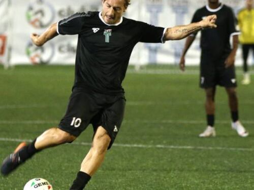 Totti stupisce ancora: "cucchiaio" perfetto anche a 43 anni