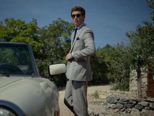 Bella da morire: l'Alfa Spider di Eddie Redmayne in "The day of the Jackal"