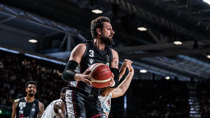 Basket, ecco gli ultimi verdetti: Bologna chiude al primo posto. Retrocede Pesaro