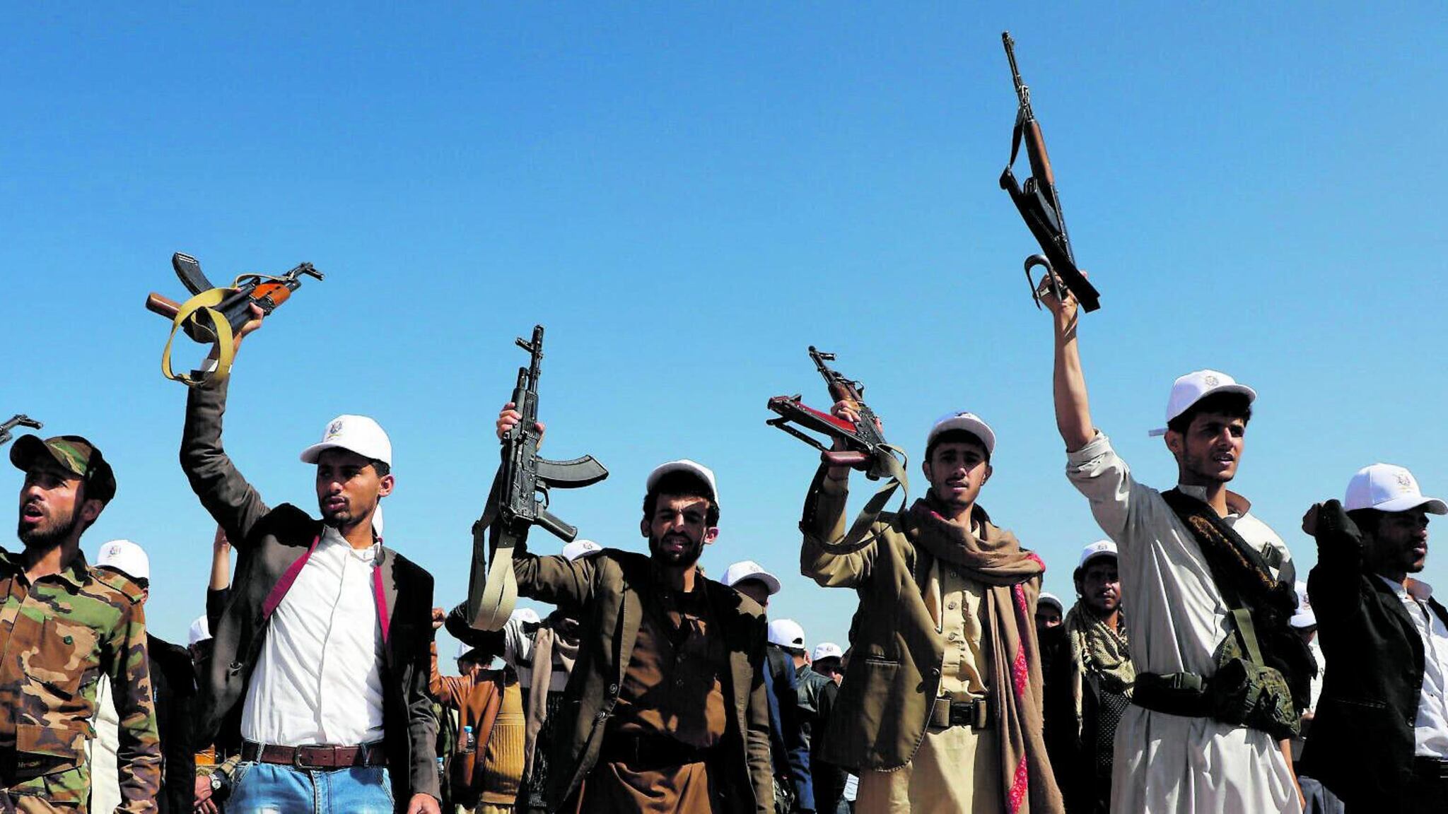 Primi razzi Houthi. "Risposta enorme"