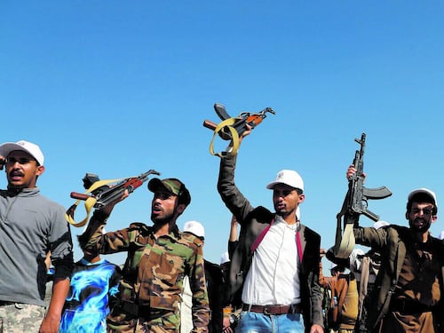 Primi razzi Houthi. "Risposta enorme"