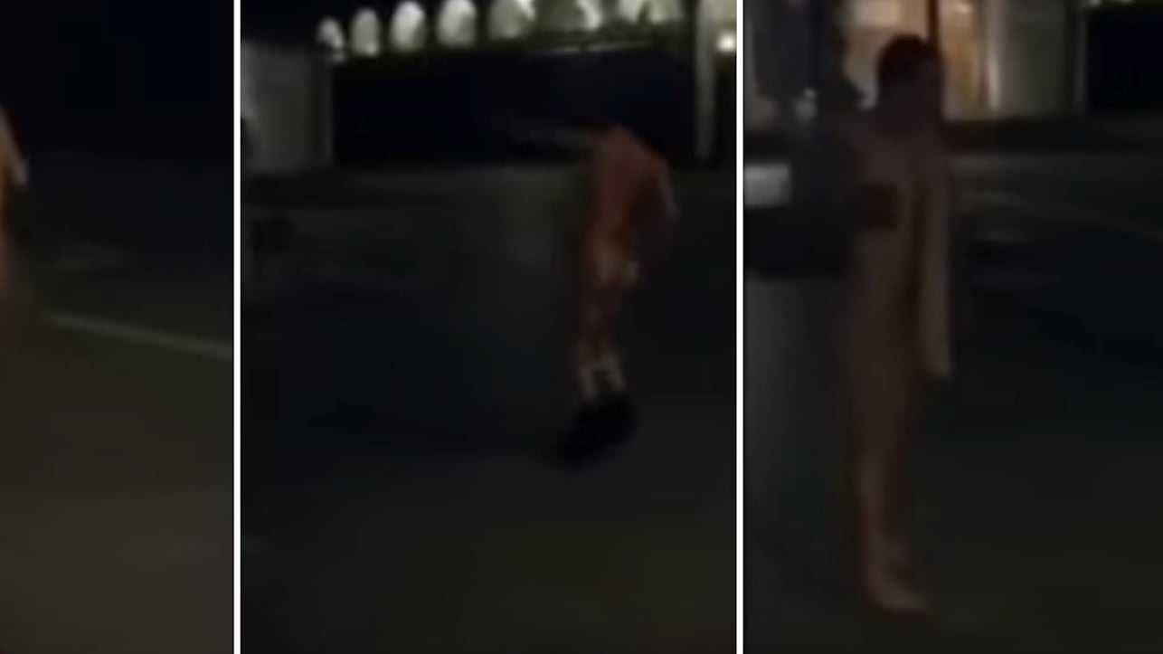 Venezia, lo sfregio dei turisti: ballano nudi davanti alla chiesa