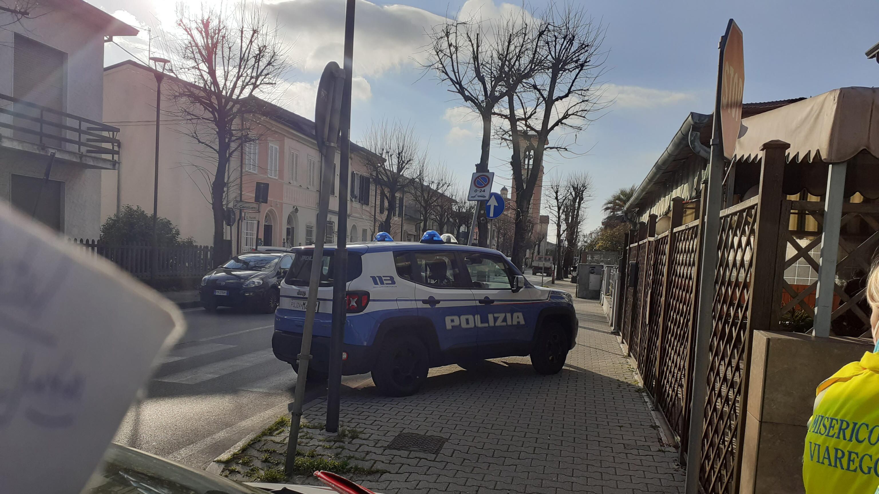 Non vuole un tso: si barrica in casa e spara a un vigile del fuoco