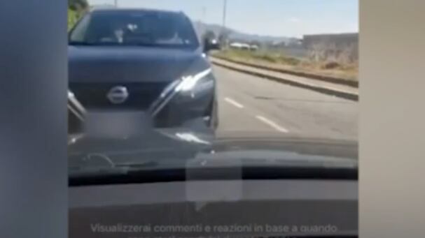 Alatri, schianto in diretta Facebook: così il maghrebino travolge mamma e figli