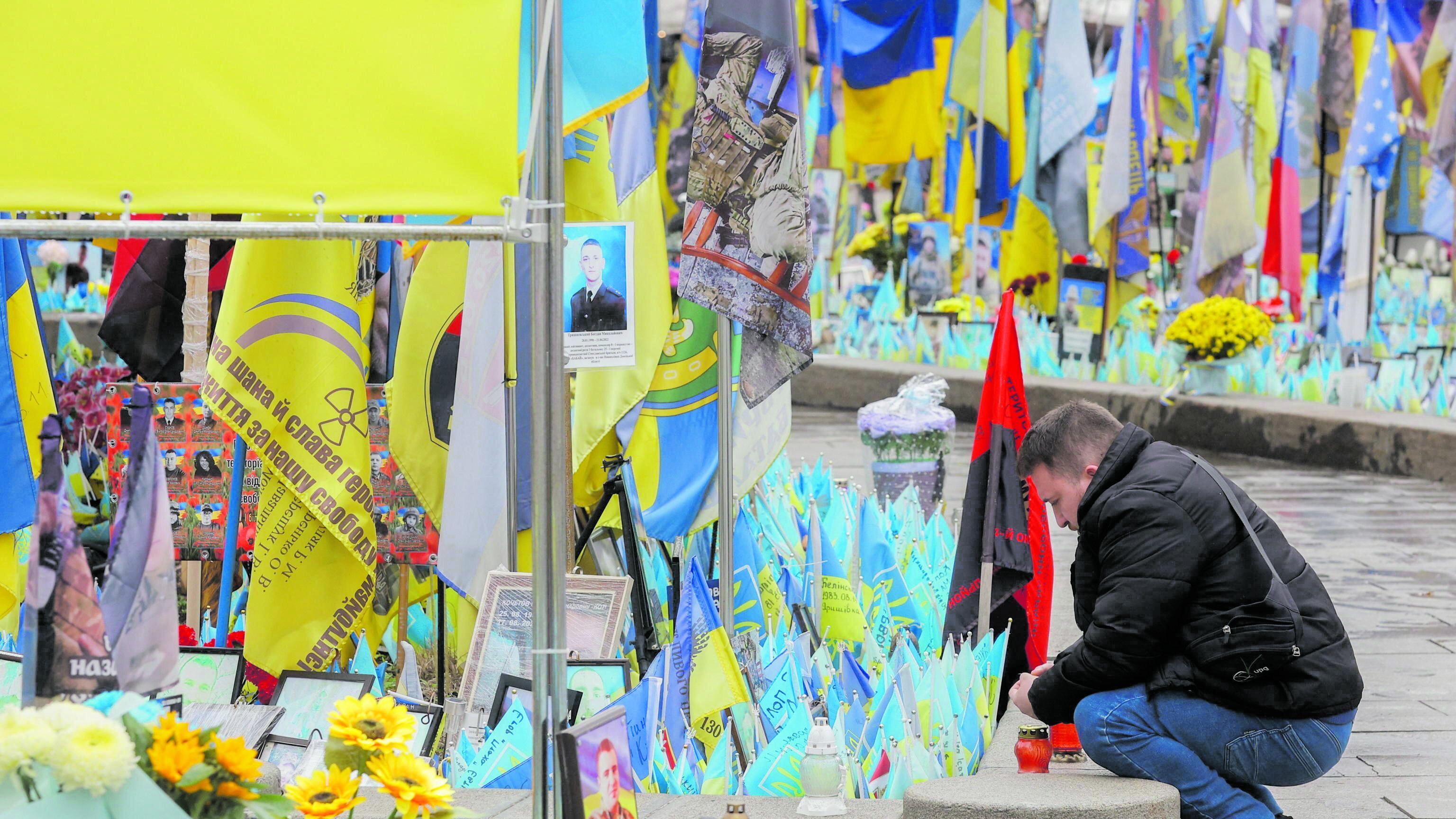 Trump frena Kiev: "Non vincerà". E ora l'Europa blocca il gas russo