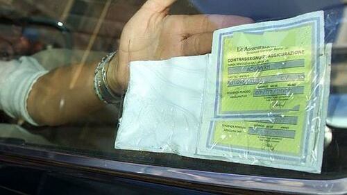 Rc auto, l'Ivass lancia l'allarme: questi siti fanno polizze irregolari