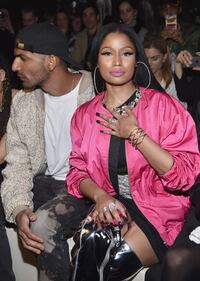 Nicki Minaj fuori di seno alla Paris Fashion Week 22