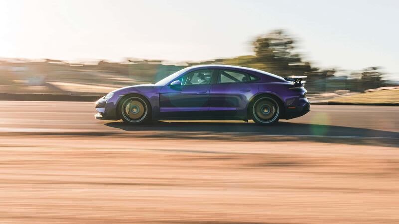 Porsche Taycan Turbo GT, guarda tutte le foto 2