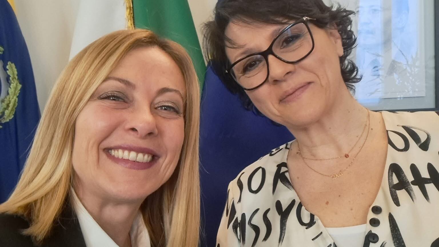 "Grazie per l'umanità". L'abbraccio di Meloni alla mamma della giovane morta suicida