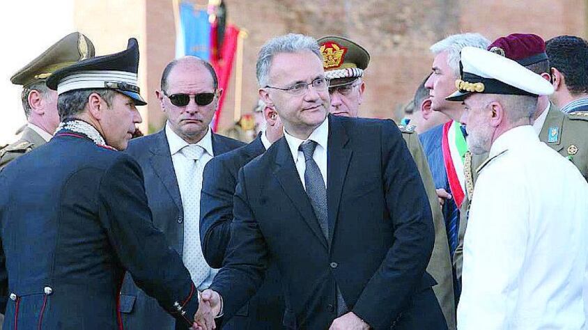 Il ministro della Difesa: «Senza la riforma rischiamo il default»