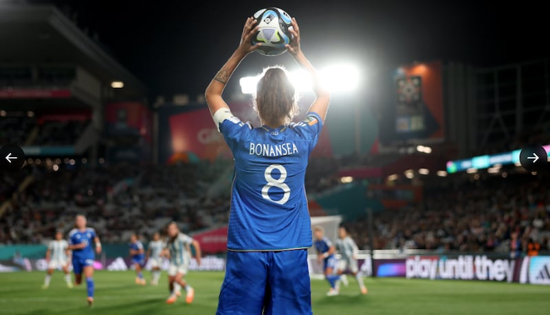 Bonansea col numero 8, in dedica a Martina Rosucci (via Fifa)
