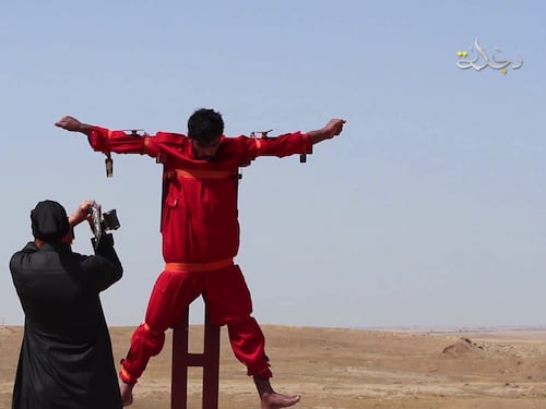 Crocifisso e amputato dall'Isis