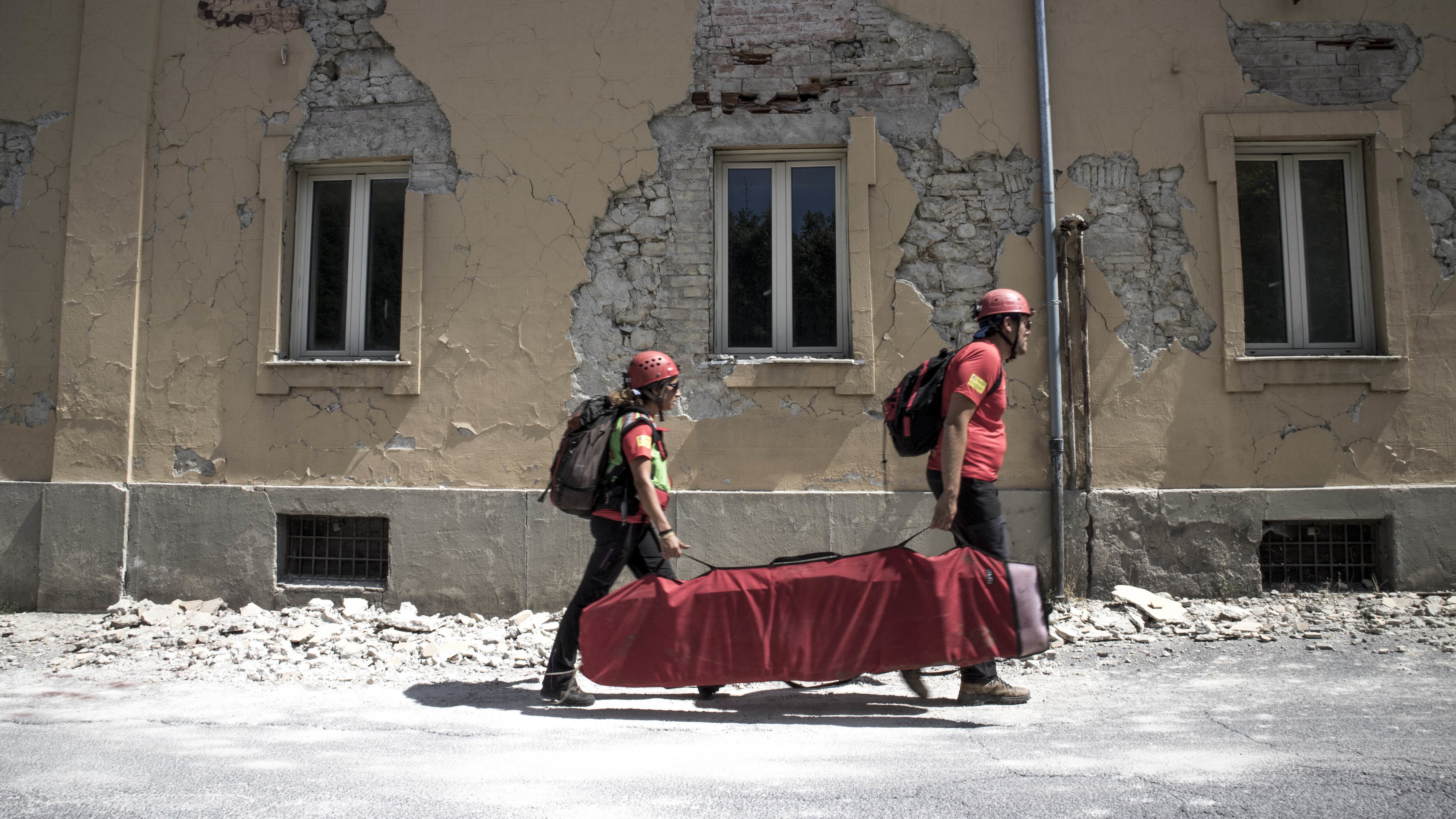 Ale, il Caronte dell'Appennino. "Così ho accompagnato le salme"