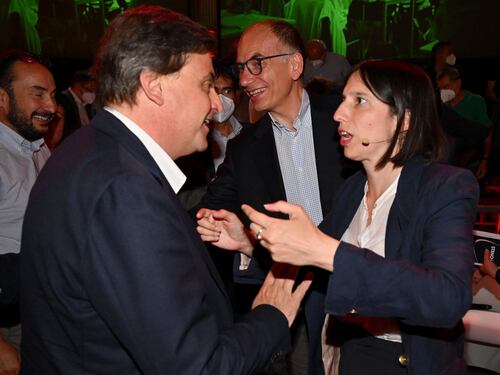 Schlein, il "patto dell'ascensore" e il campo largo. Saltano gli equilibri a sinistra