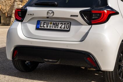 Mazda 2 Hybrid: guarda tutte le foto 2