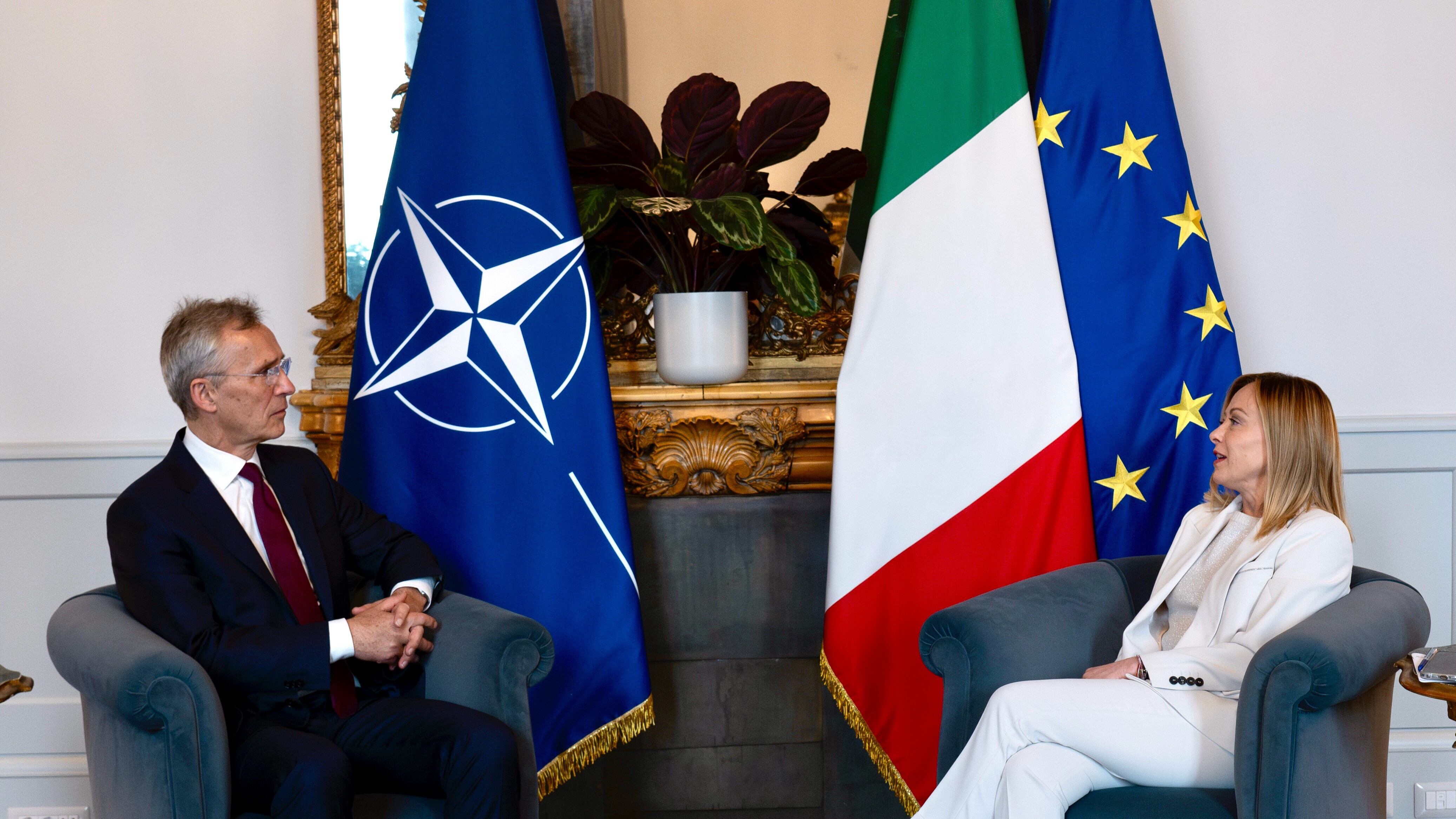 Meloni salda l’asse Atlantico. Ma Salvini affonda su Macron