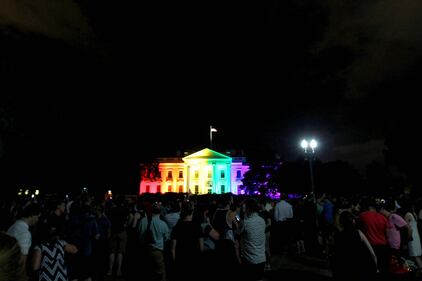 La Casa Bianca cambia colore per una notte 1